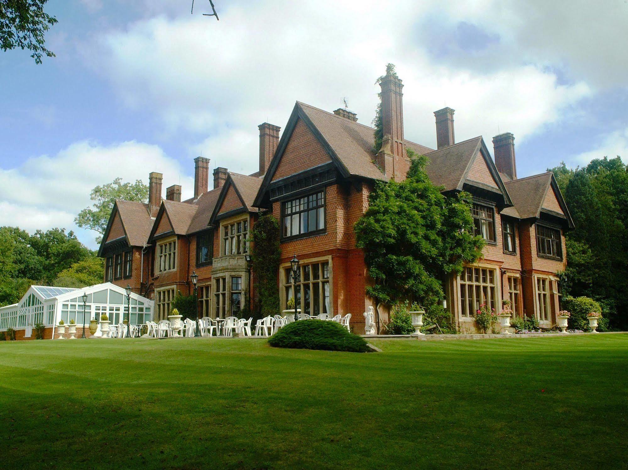 Stanhill Court Hotel Charlwood Exterior foto