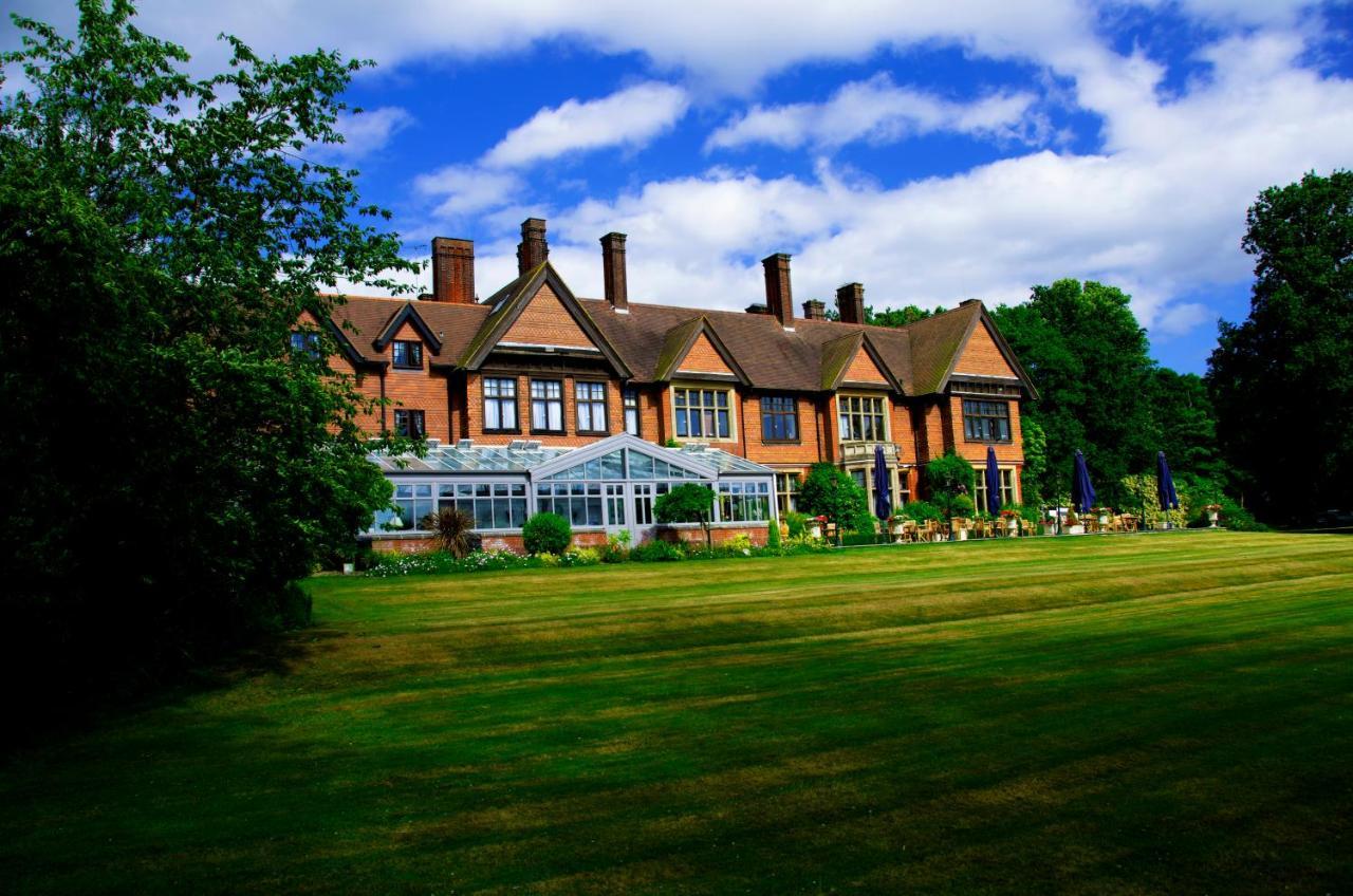 Stanhill Court Hotel Charlwood Exterior foto