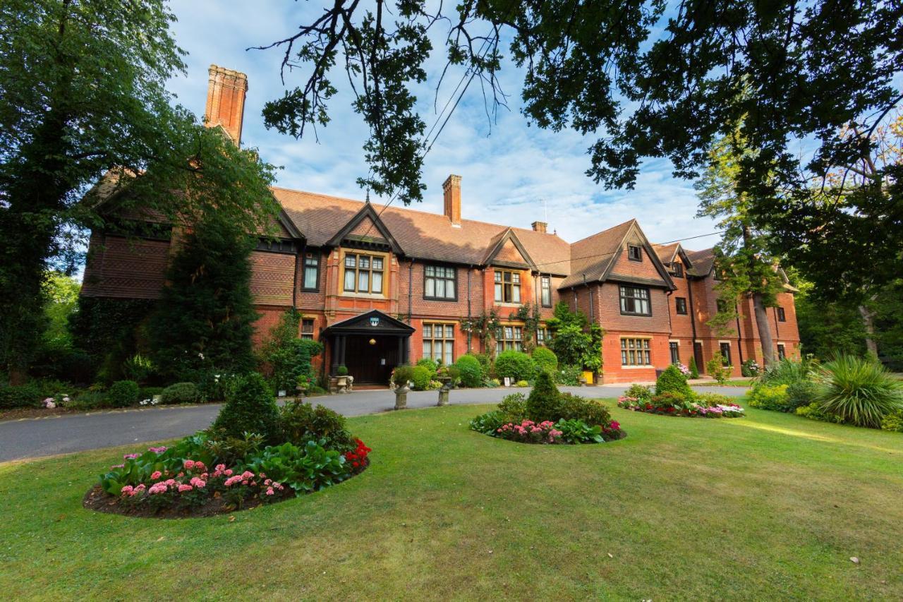 Stanhill Court Hotel Charlwood Exterior foto